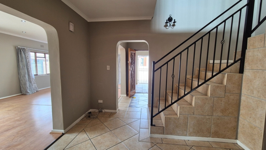 5 Bedroom Property for Sale in Country Club Western Cape
